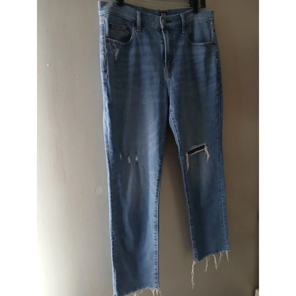 GAP Girlfriend Jeans Womens 8/29 Medium Wash Distressed Raw Hem Denim Blue